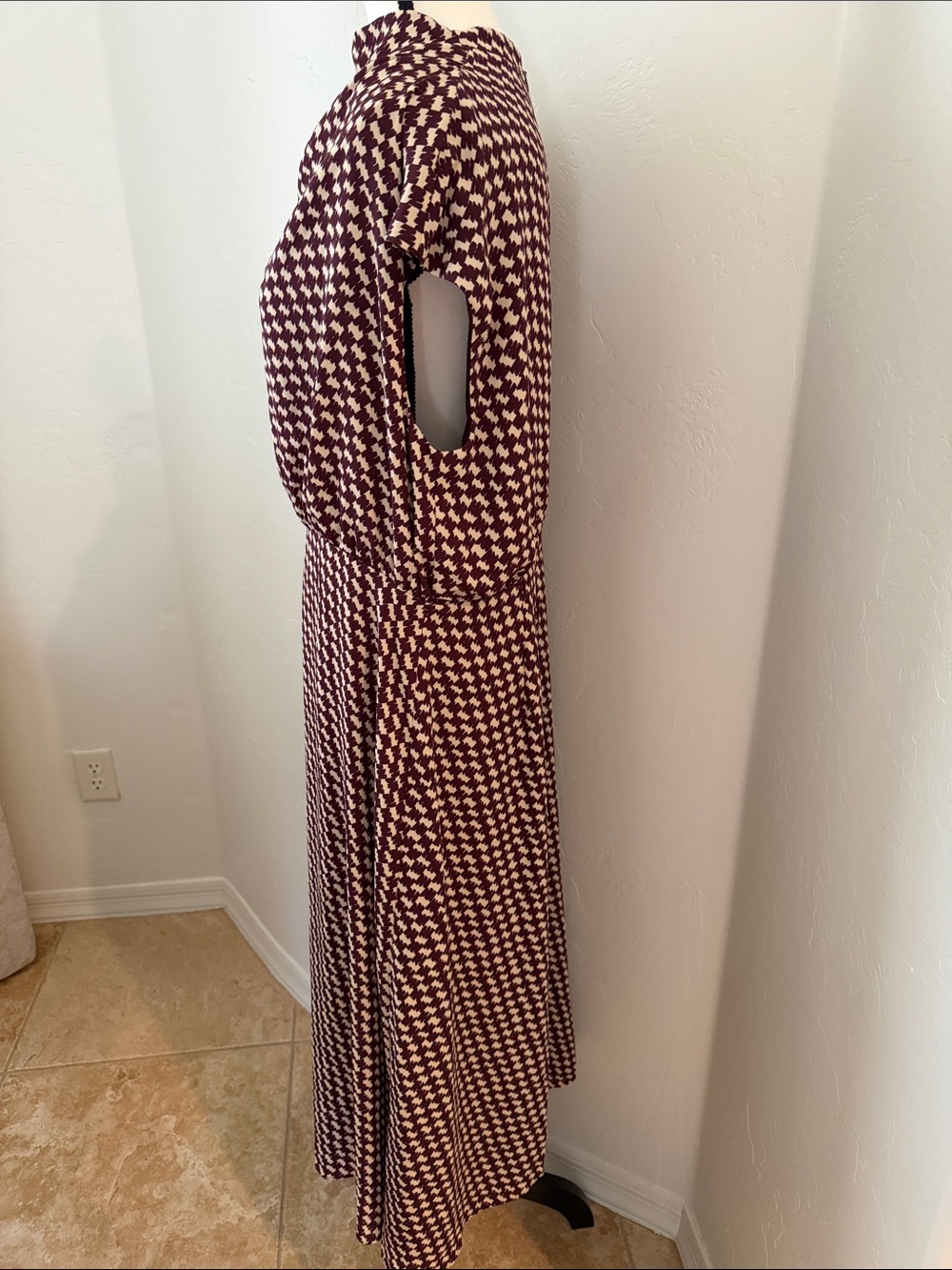 Ann Taylor Burgundy and Cream Houndstooth Maxi Dress - Picture 2 of 6